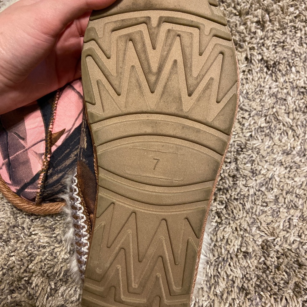 Slippers - Picture 3 of 3